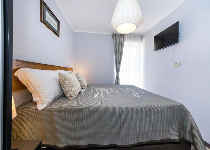 Ema 2Br Apt. In Old Town Centre