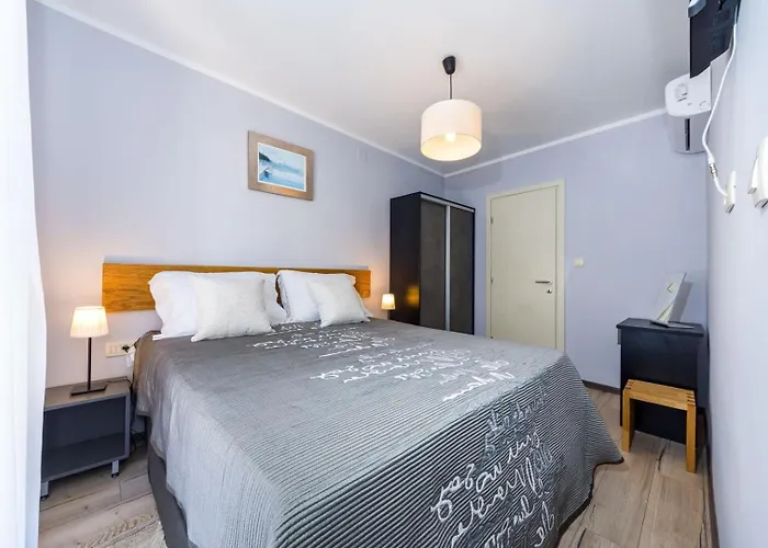Ema 2Br Apt. In Old Town Centre