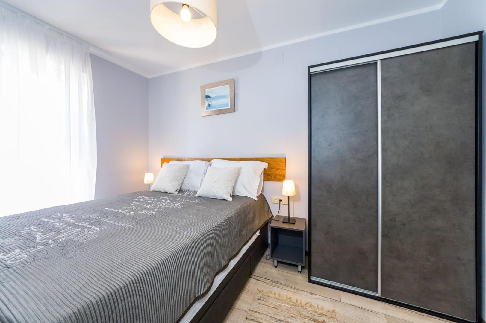 Ema 2br Apt. In Old Town Centre Apartment