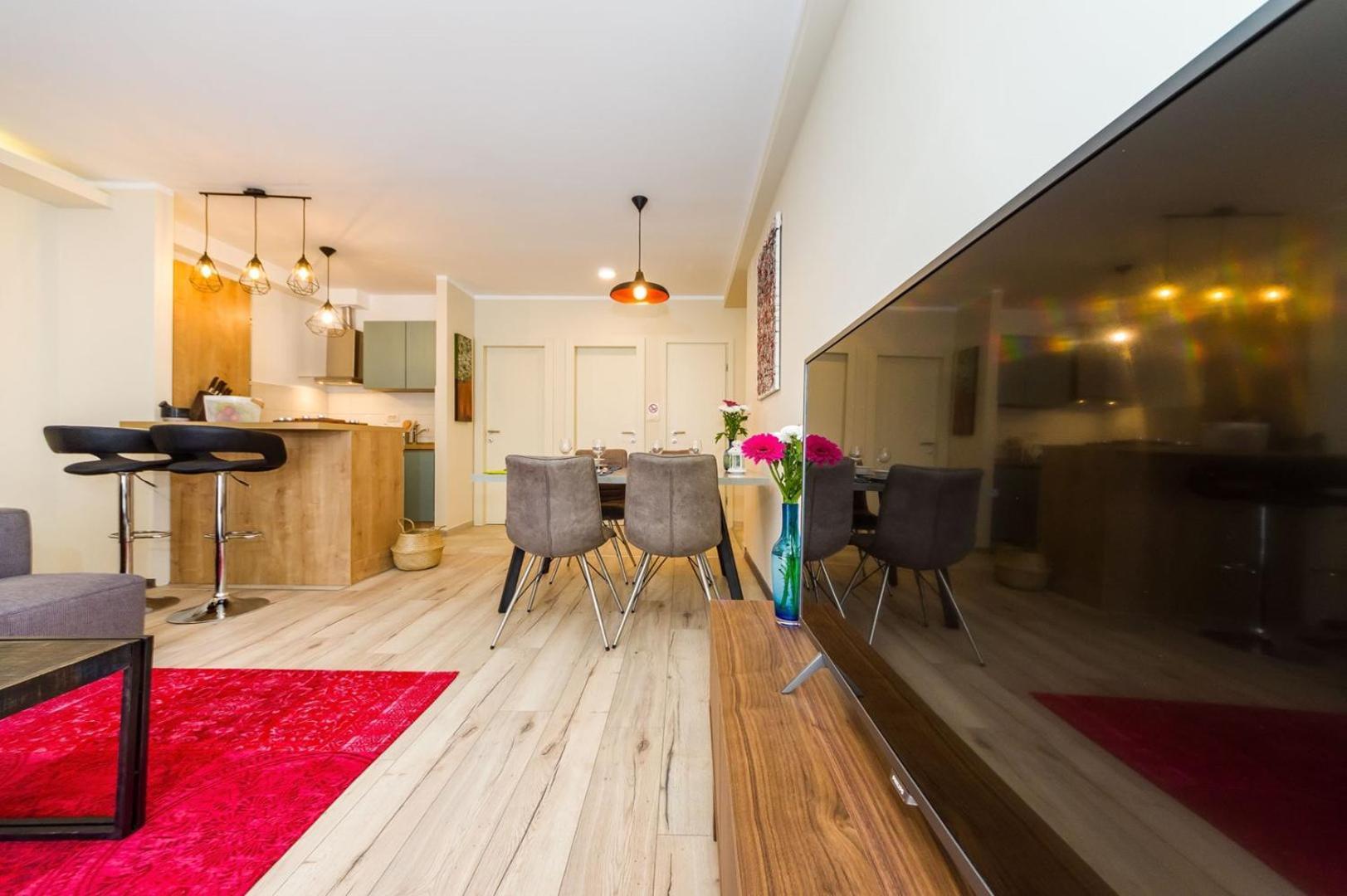 Ema 2br Apt. In Old Town Centre Apartment