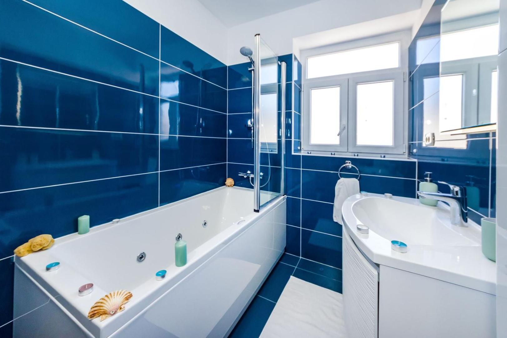 Ema 2br Apt. In Old Town Centre