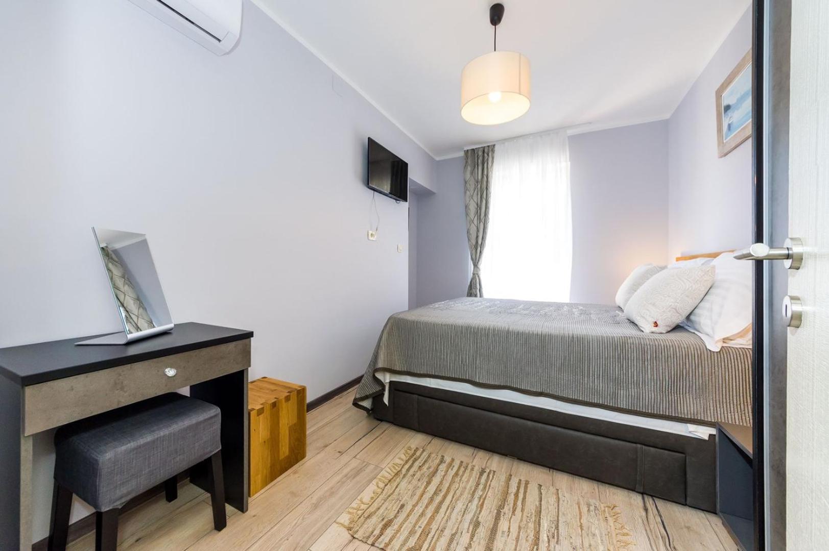 Ema 2br Apt. In Old Town Centre