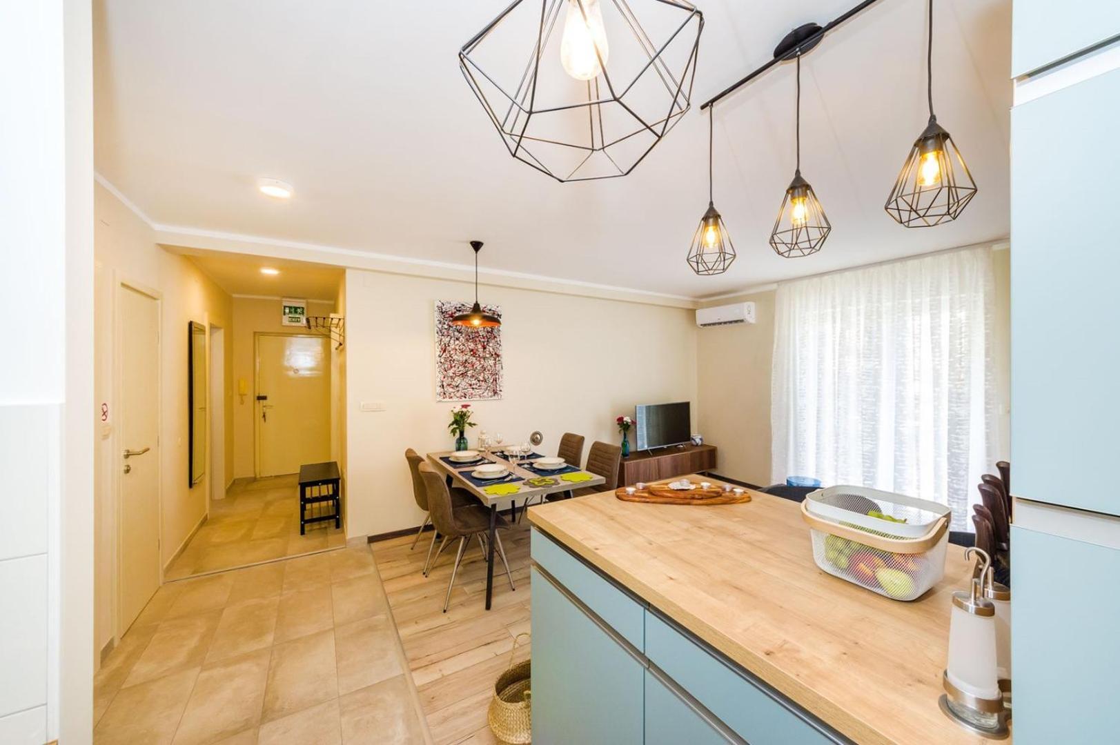 Ema 2br Apt. In Old Town Centre Apartman *