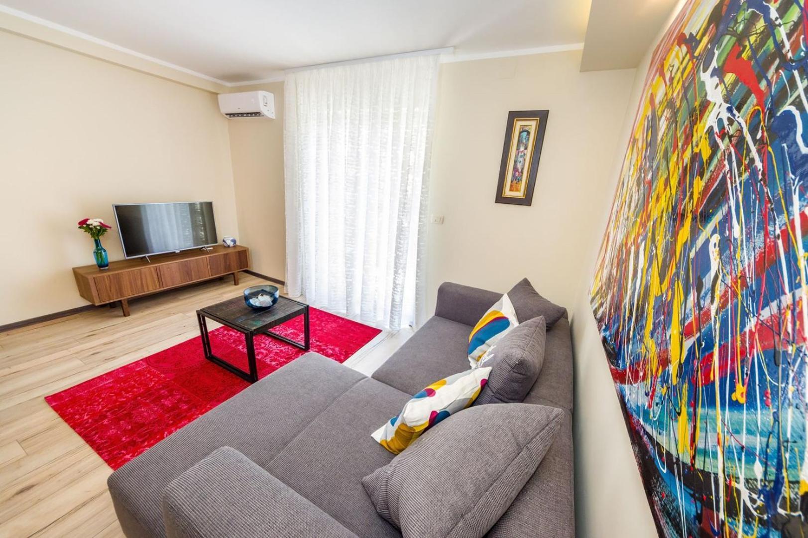 Ema 2br Apt. In Old Town Centre