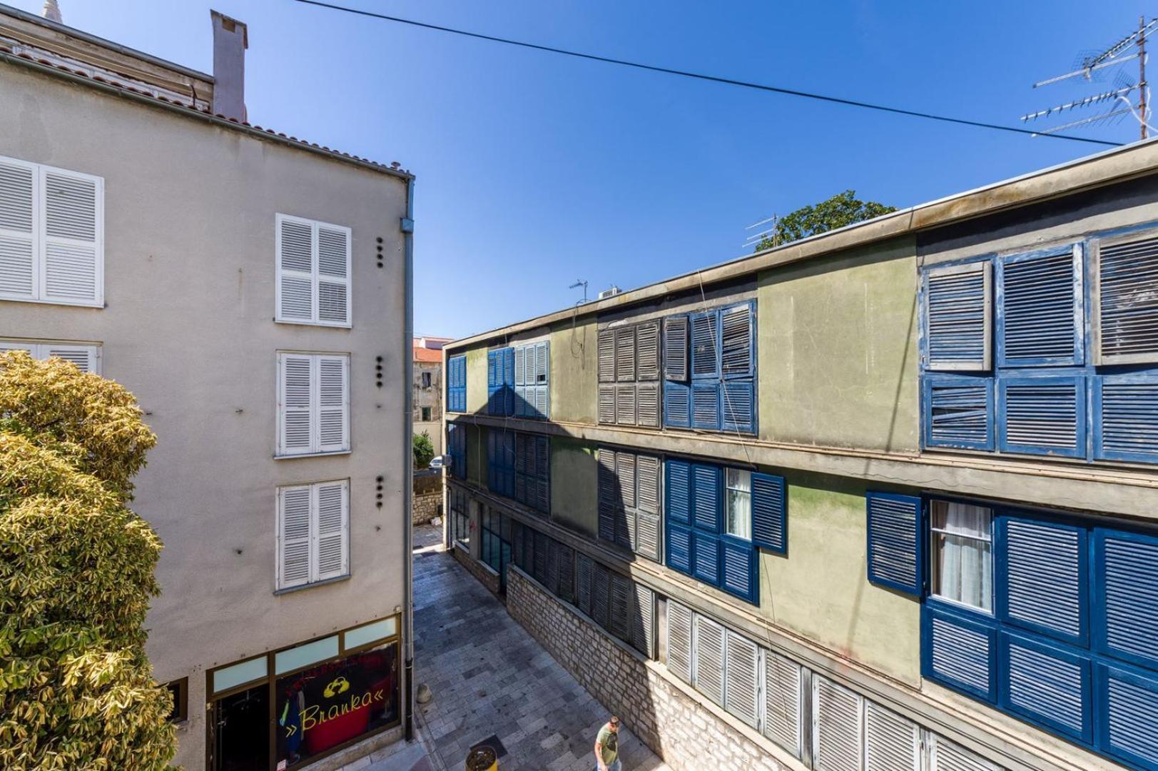 Ema 2br Apt. In Old Town Centre Apartment