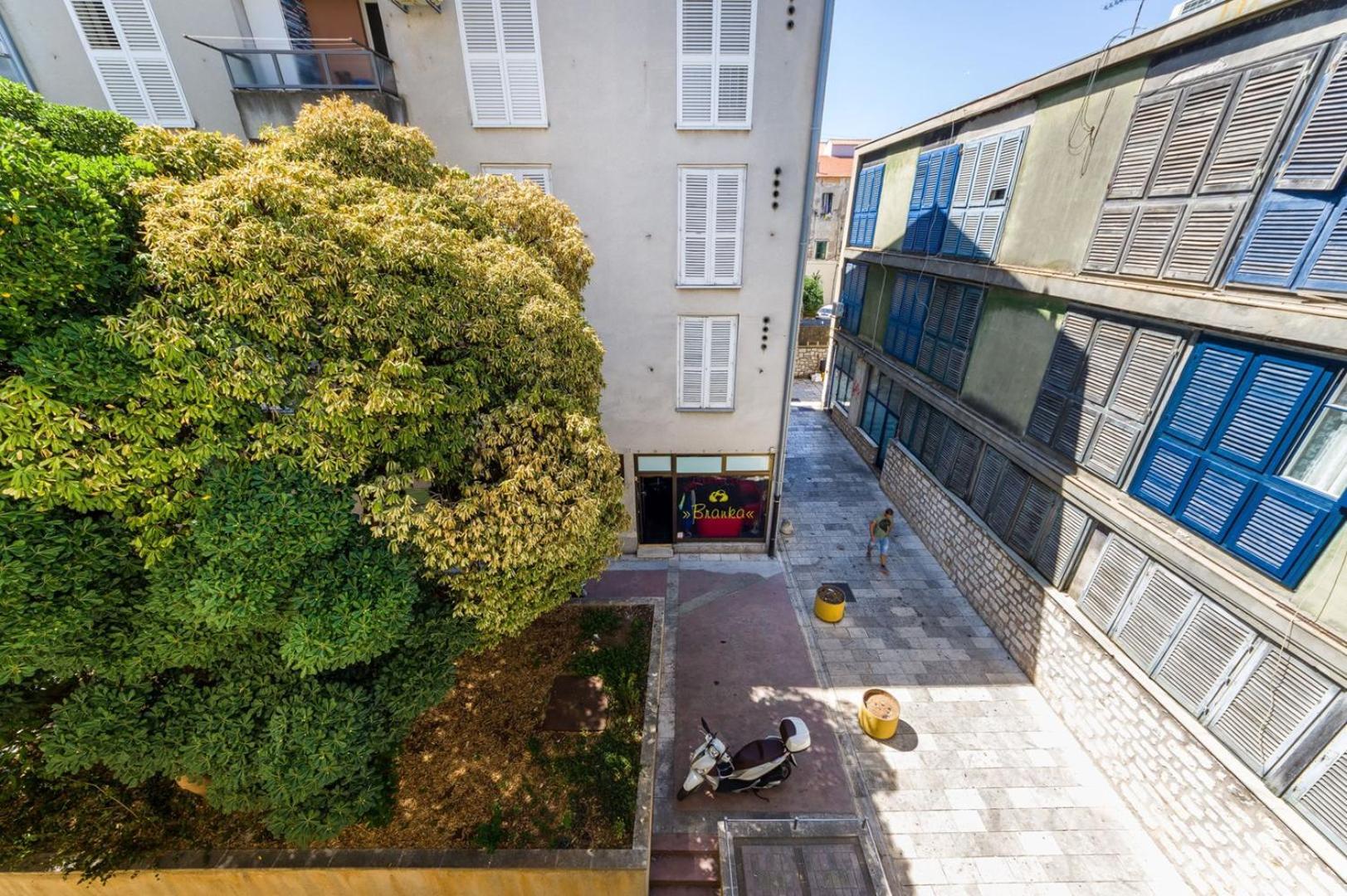 Ema 2br Apt. In Old Town Centre Apartment *