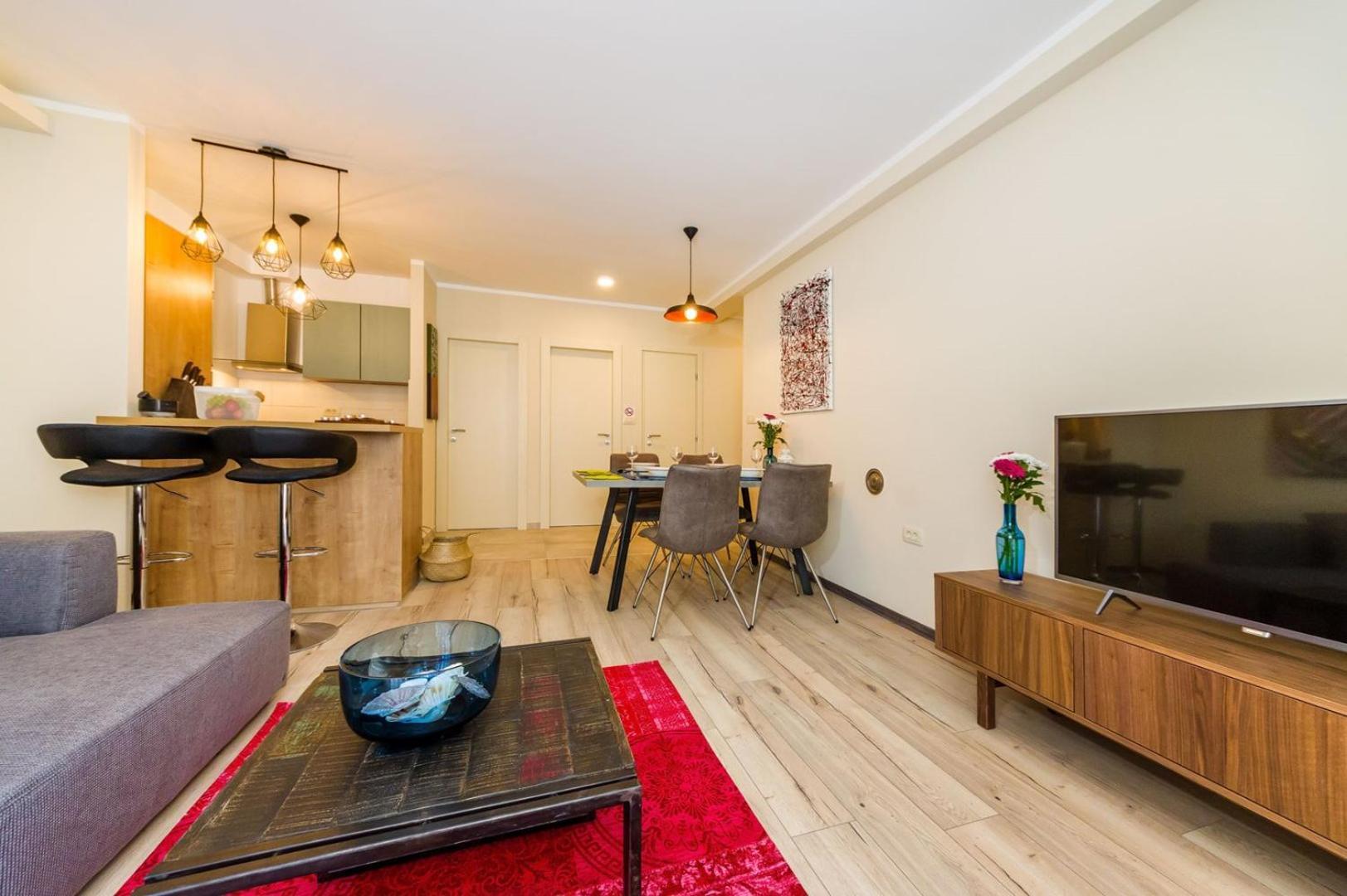 Ema 2br Apt. In Old Town Centre Apartment